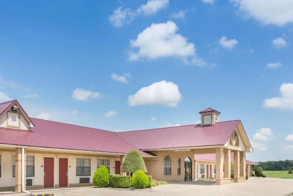 Days Inn by Wyndham Lonoke hotel hero