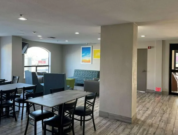 Days Inn by Wyndham Dallas Garland West hotel detail image 4