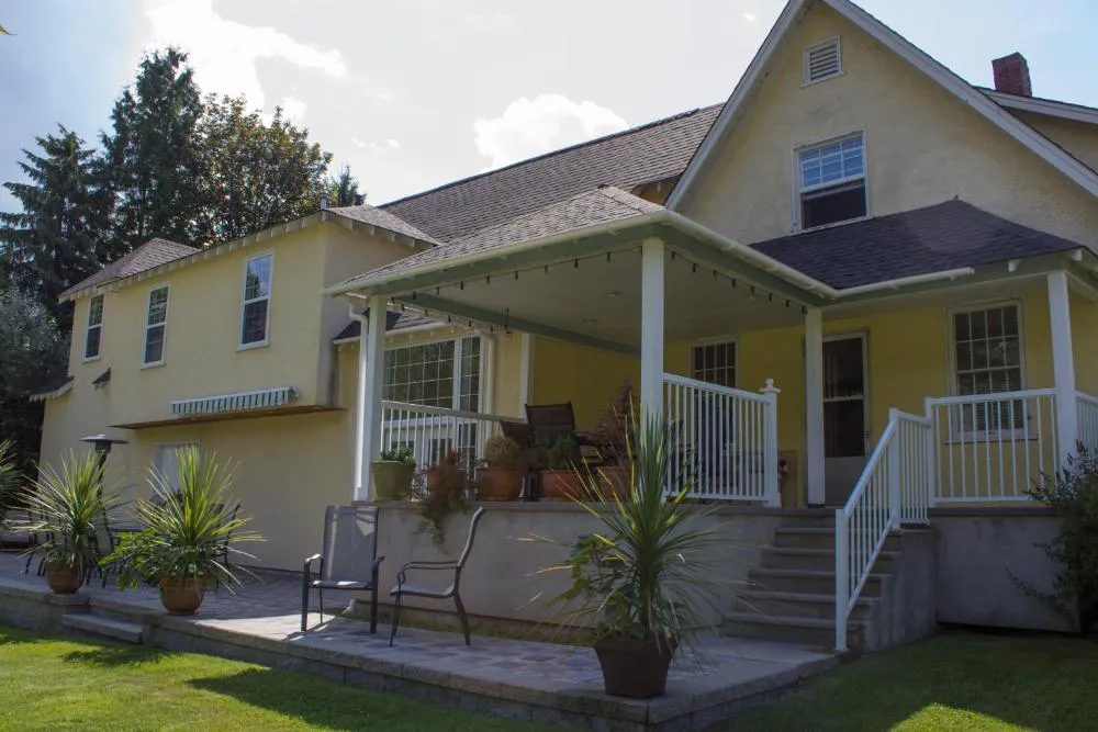 Genelle House B&B Guest House hotel hero