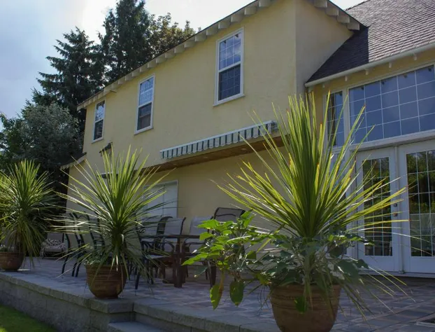 Genelle House B&B Guest House hotel detail image 4