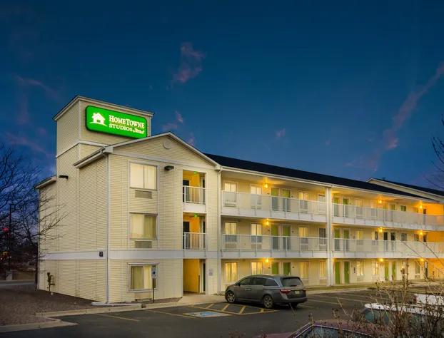 HomeTowne Studios by Red Roof Lake Charles - Sulphur hotel detail image 2