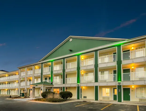 HomeTowne Studios by Red Roof Lake Charles - Sulphur hotel detail image 1