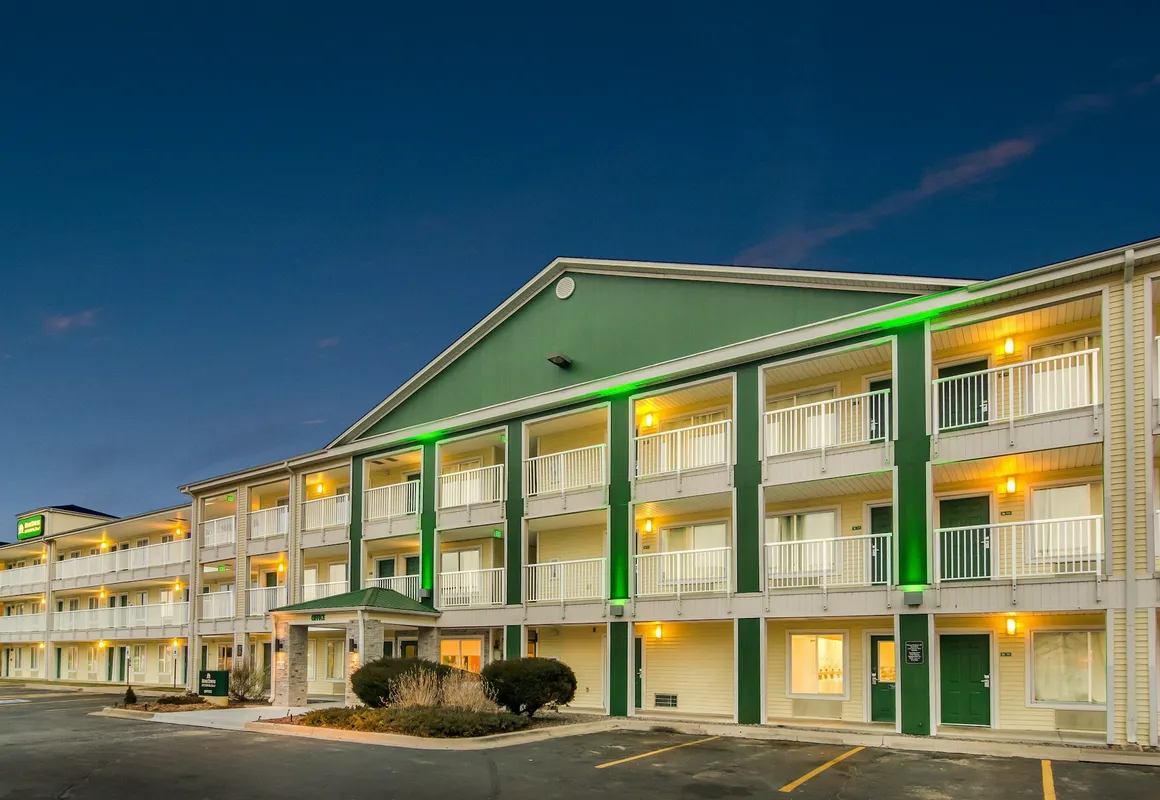 HomeTowne Studios by Red Roof Lake Charles - Sulphur hotel hero