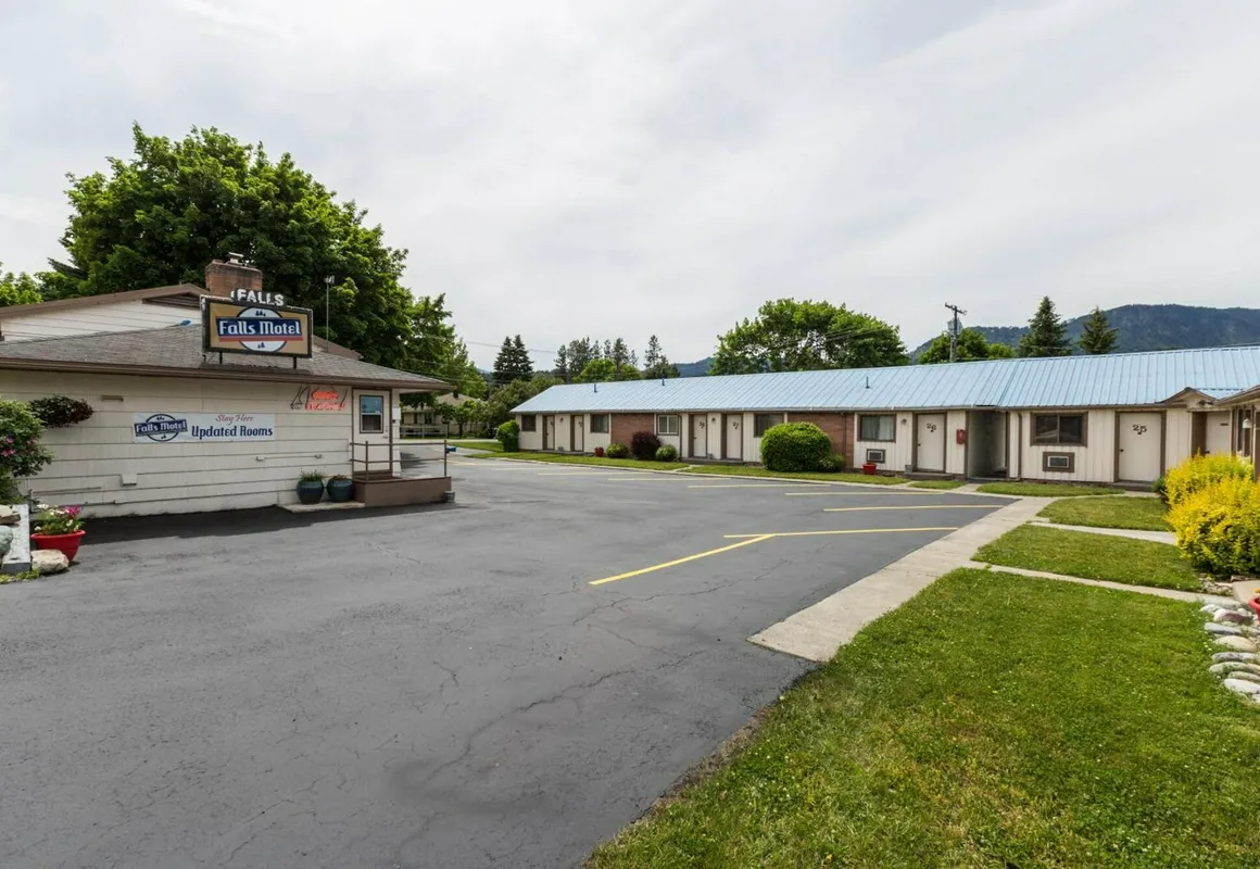 Falls Motel hotel hero