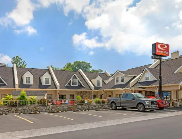 Econo Lodge Inn & Suites Gatlinburg at the Convention Center hotel detail image 1