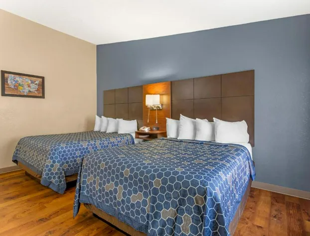 Econo Lodge Inn & Suites Gatlinburg at the Convention Center hotel detail image 3