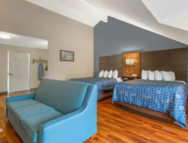 Econo Lodge Inn & Suites Gatlinburg at the Convention Center hotel detail image 4