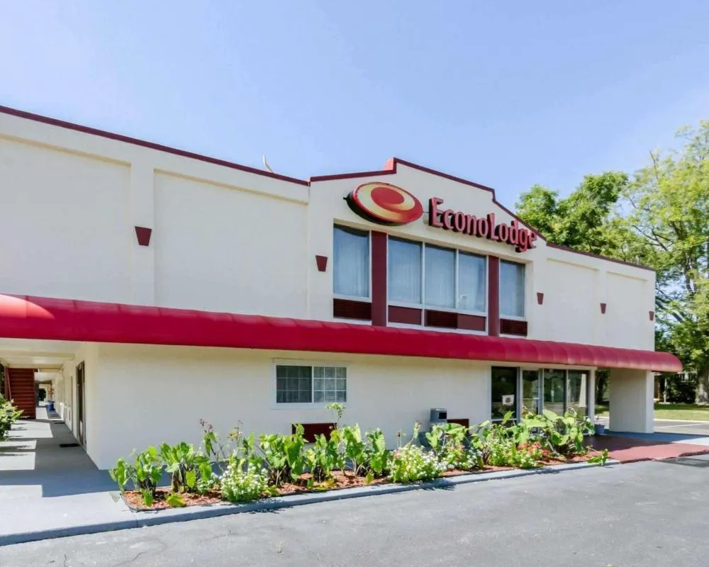 Economy Inn hotel hero