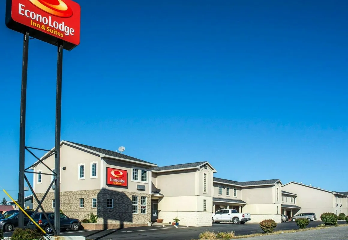 Econo Lodge Inn & Suites Airport hotel hero