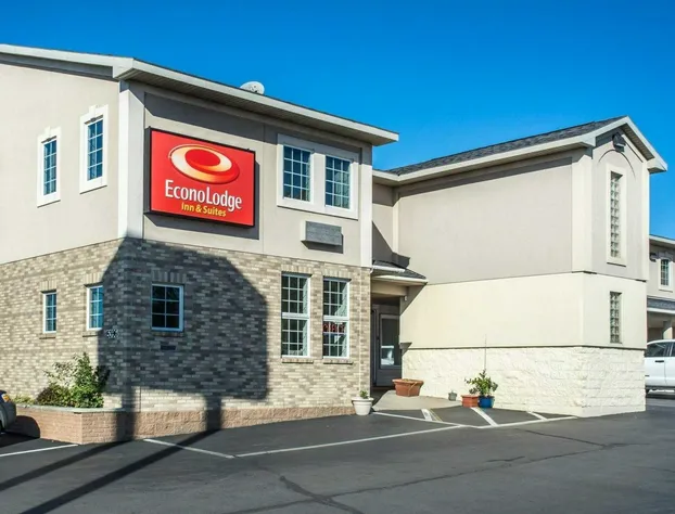 Econo Lodge Inn & Suites Airport hotel detail image 1