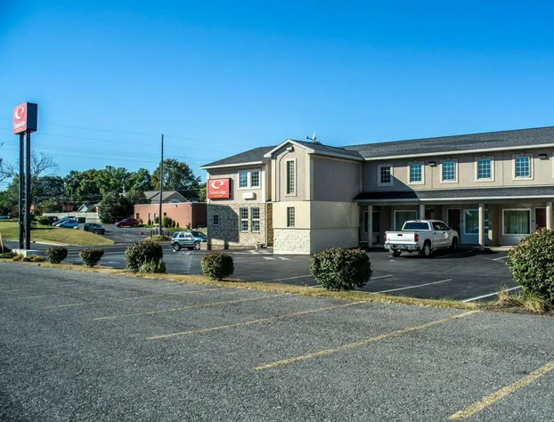 Econo Lodge Inn & Suites Airport hotel detail image 2