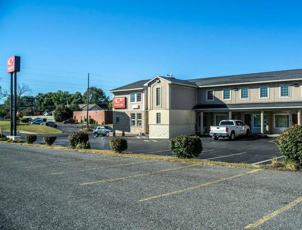 Econo Lodge Inn & Suites North Syracuse Airport hotel detail image 1