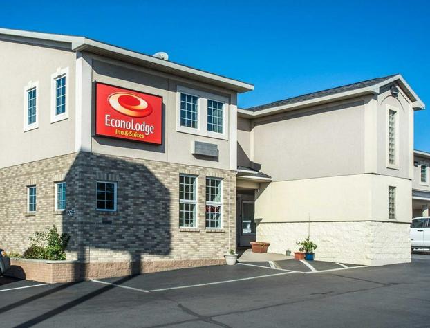 Econo Lodge Inn & Suites North Syracuse Airport hotel detail image 2