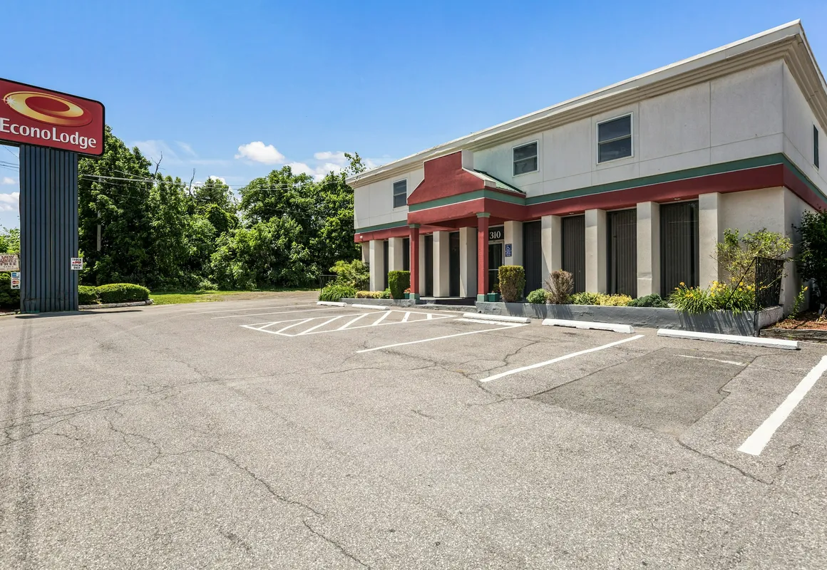 Econo Lodge Stewart International Airport hotel hero