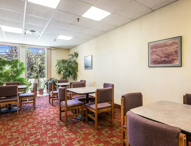 Econo Lodge Stewart International Airport hotel detail image 4