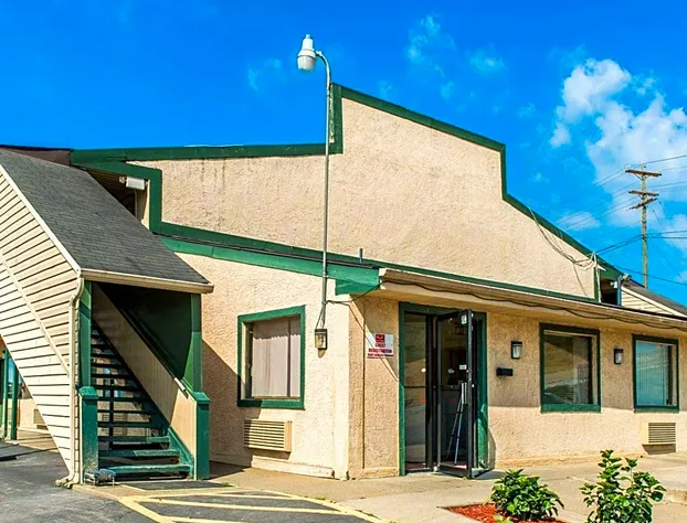 Econo Lodge Waynesburg hotel detail image 1