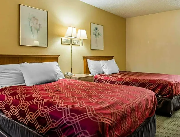 Econo Lodge Waynesburg hotel detail image 3