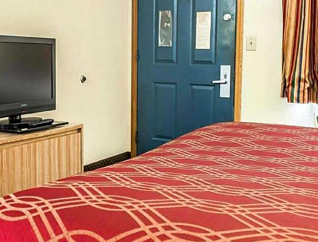 Econo Lodge Waynesburg hotel detail image 1