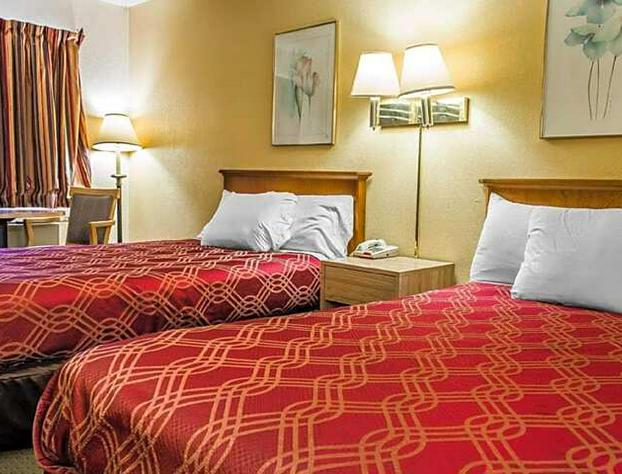 Econo Lodge Waynesburg hotel detail image 4