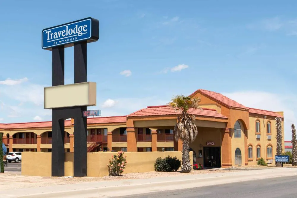 Travelodge by Wyndham Kingman hotel hero