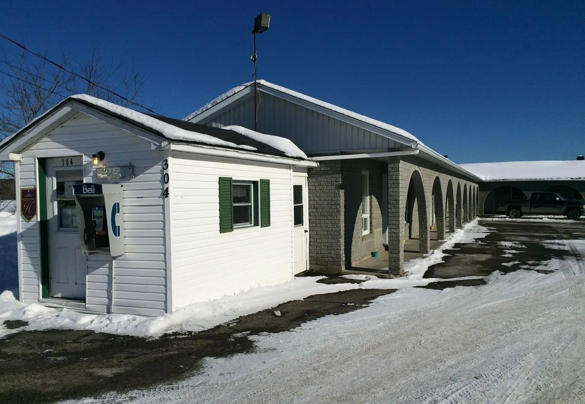 Motel du Vieux Pont hotel hero