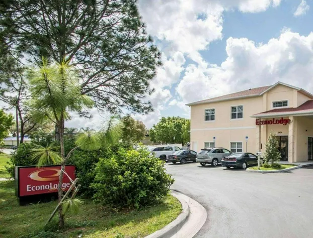 Quality Inn Kissimmee West - Lake Buena Vista South hotel detail image 2