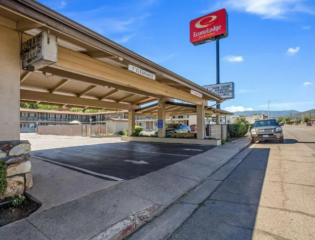 Econo Lodge Inn & Suites Yreka hotel detail image 1