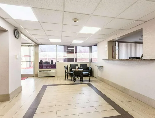 Econo Lodge And Suites Bricktown hotel detail image 2