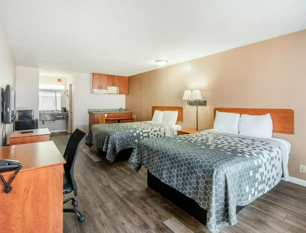 Econo Lodge And Suites Bricktown hotel detail image 4