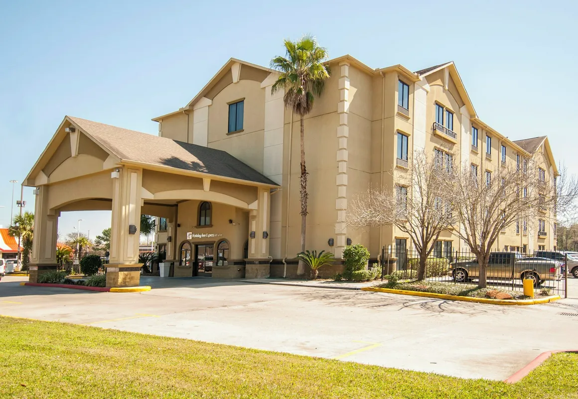 Holiday Inn Express & Suites Houston North Intercontinental by IHG hotel hero