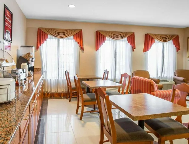 Econo Lodge Brunswick Travel Center hotel detail image 3