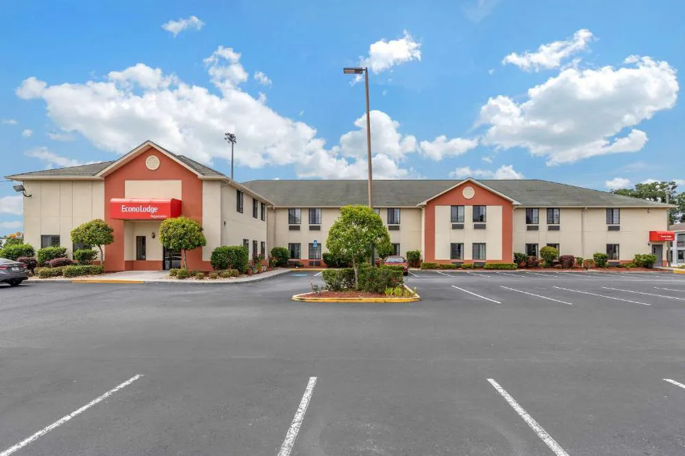 Econo Lodge Brunswick Travel Center hotel hero