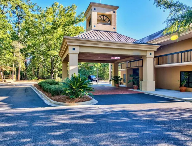 Clarion Inn & Suites Aiken South hotel detail image 1