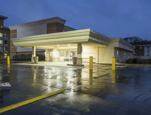 Red Roof Inn Knoxville Central - Papermill Road hotel detail image 1