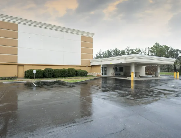 Red Roof Inn Knoxville Central - Papermill Road hotel detail image 2