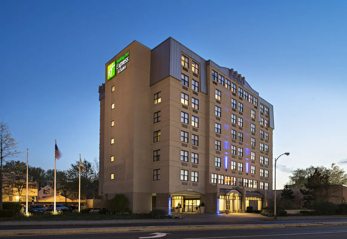 Holiday Inn Express & Suites Boston - Cambridge by IHG hotel hero