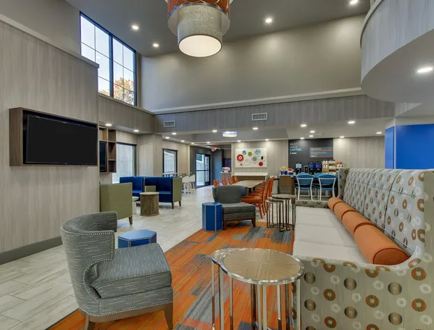 Holiday Inn Express & Suites Atlanta N-Perimeter Mall Area by IHG hotel detail image 2