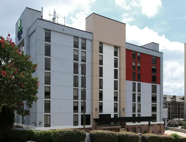 Holiday Inn Express & Suites Atlanta N-Perimeter Mall Area by IHG hotel detail image 1