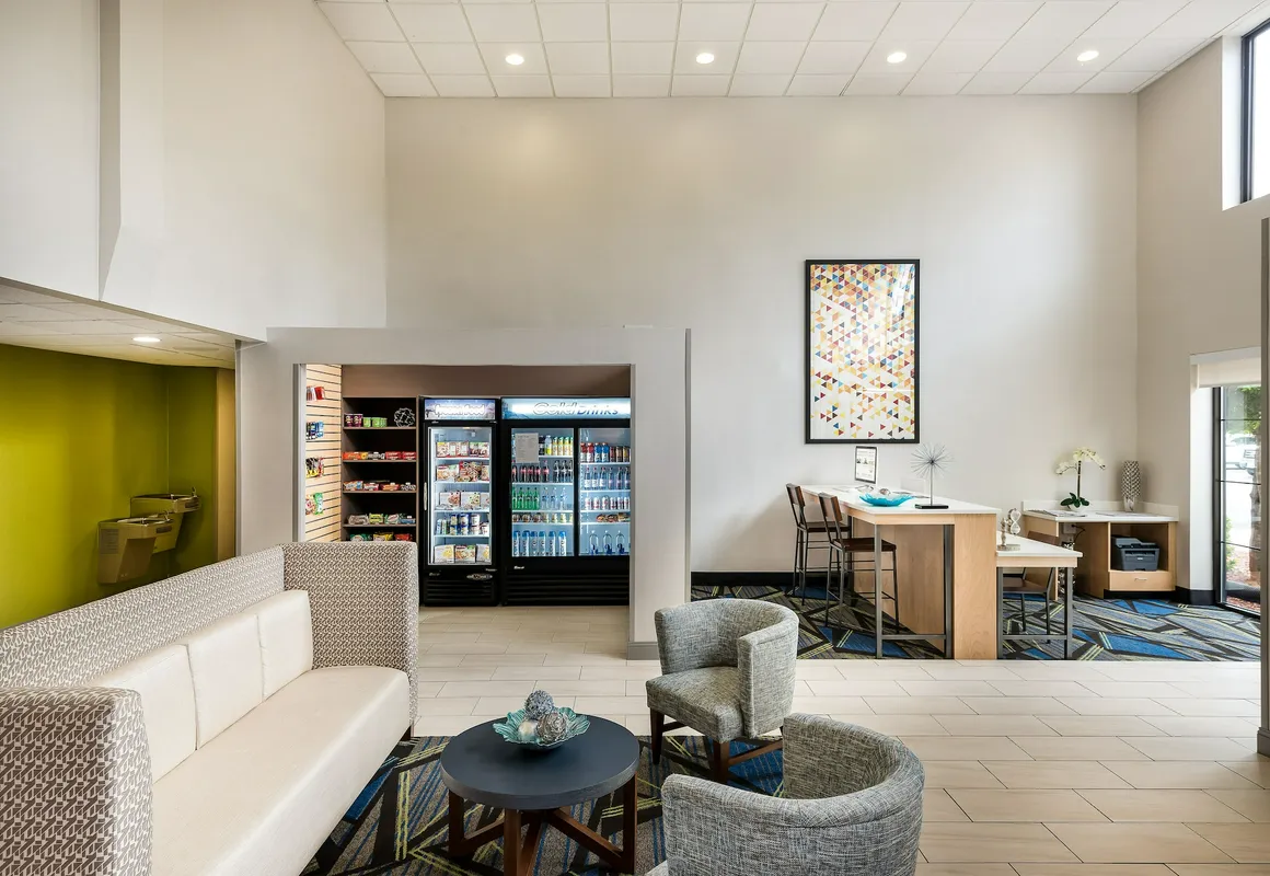 Holiday Inn Express & Suites Charlotte Arpt-Belmont by IHG hotel hero
