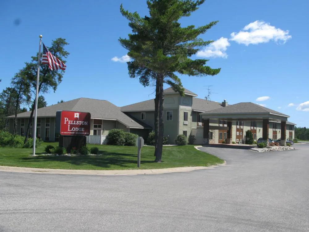 Pellston Lodge hotel hero