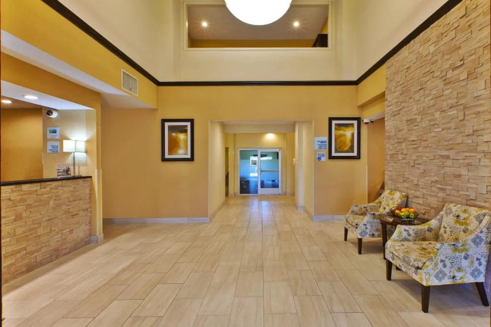 Country Inn & Suites by Radisson, Benton Harbor-St. Joseph, MI hotel hero