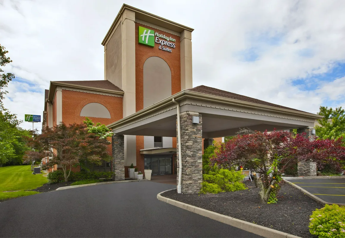 Holiday Inn Express & Suites Milford by IHG hotel hero