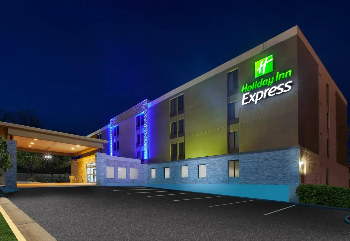 Holiday Inn Express Fairfax - Arlington Boulevard by IHG hotel hero