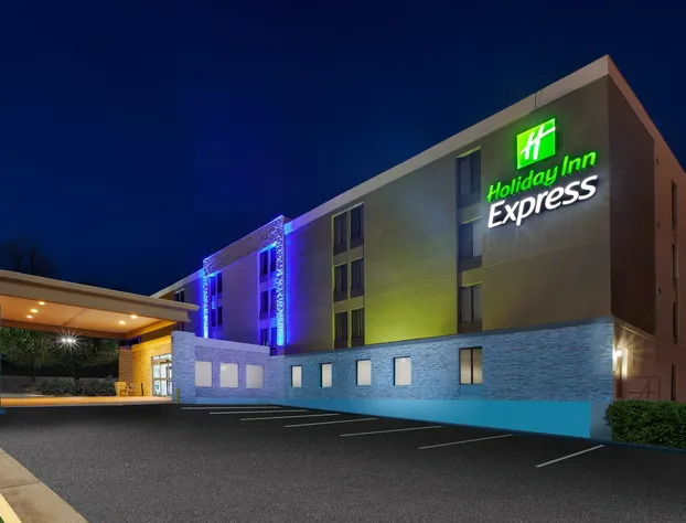 Holiday Inn Express Fairfax - Arlington Boulevard by IHG hotel detail image 1