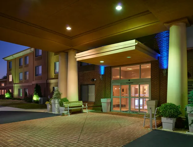 Holiday Inn Express & Suites Oxford by IHG hotel detail image 1