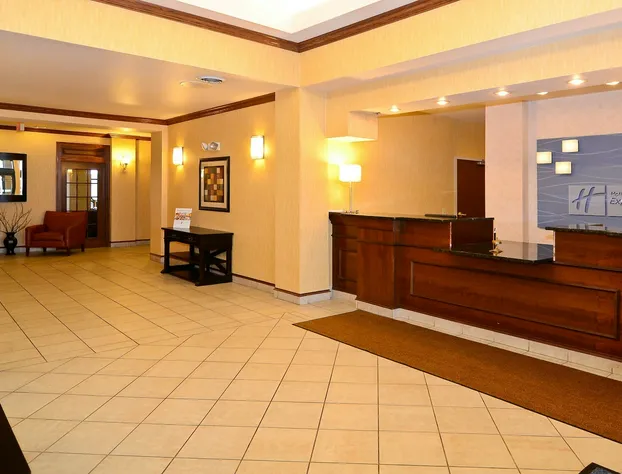 Holiday Inn Express Hotel & Suites Fort Atkinson by IHG hotel detail image 3