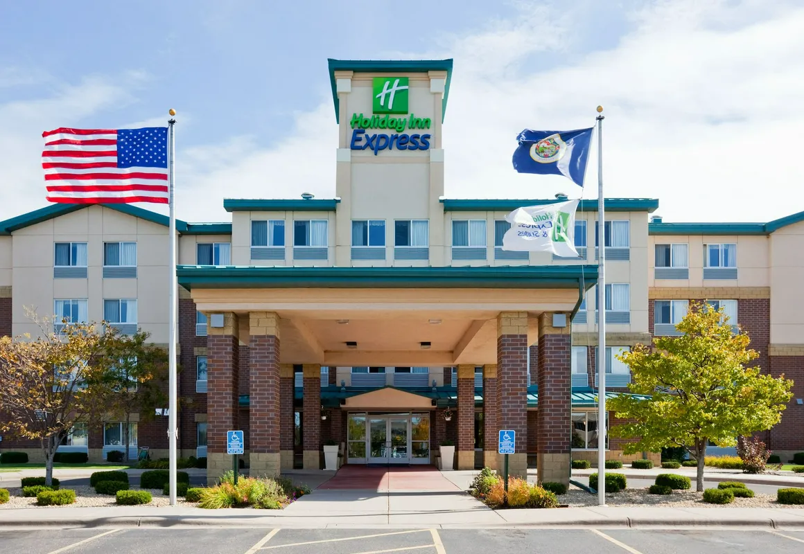 Holiday Inn Express & Suites Vadnais Heights by IHG hotel hero