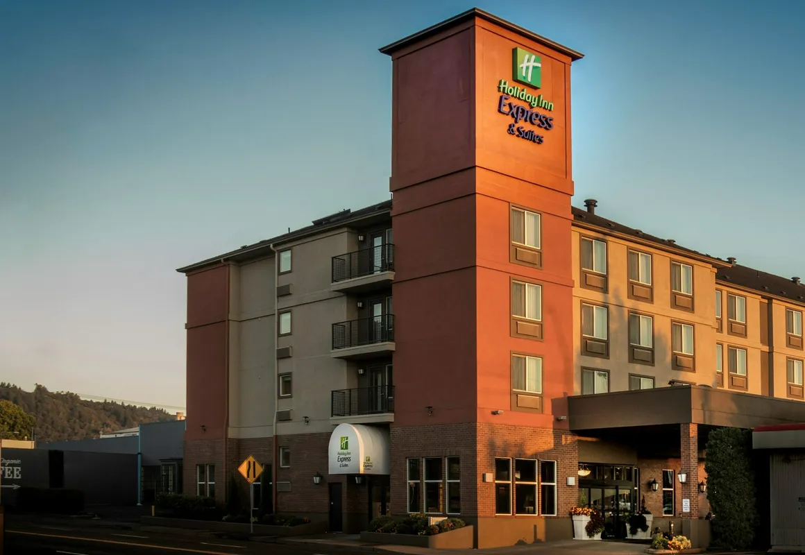 Holiday Inn Express Hotel & Suites Portland-NW Downtown by IHG hotel hero