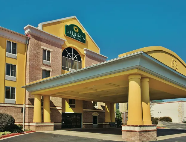 La Quinta Inn & Suites by Wyndham Hot Springs hotel detail image 1
