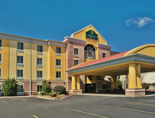 La Quinta Inn & Suites by Wyndham Hot Springs hotel detail image 4